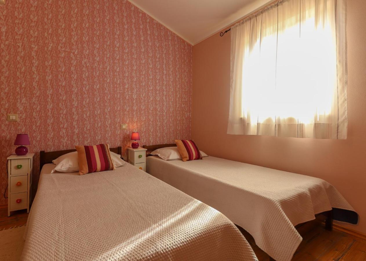 Villa Nona Marija Sveti Lovreč Pazenatički Kültér fotó